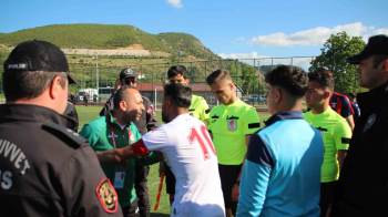 Bilecik’Te 90+1. Dakikasında Hakem Kural Hatası Yaptığı Gerekçesiyle Tartışma Çıktı
