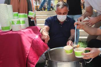 Bilecik’Te Ak Parti Tarafından Vatandaşlara Aşure İkram Edildi
