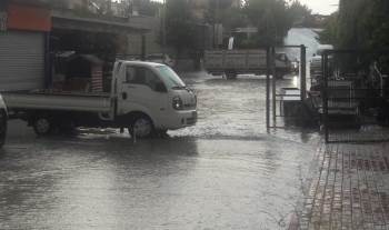 Bilecik’Te Aniden Bastıran Sağanak Yağış Hayatı Olumsuz Etkiledi
