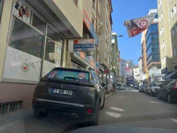 Bilecik’Te Araçlar Kaldırımda, Yayalar Yolda
