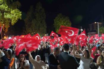 Bilecik’Te Binlerce Kişi Fener Alayında Tek Yürek Oldu
