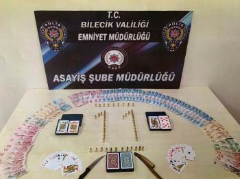 Bilecik’Te Bir Evde Kumar Oynayan 9 Kişiye 12 Bin Lira Ceza
