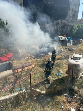 Bilecik’Te Boş Bir Arazide Çıkan Yangına Ekipler Anında Müdahale Etti
