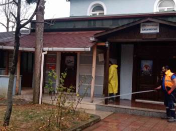 Bilecik’Te Bütün Cami Bahçeleri Her Hafta Yıkanarak Cuma Namazına Hazırlanıyor
