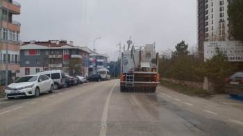 Bilecik’Te Bütün Mahalle Dezenfektan İçerikli Su İle Yıkanıyor
