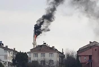 Bilecik’Te Cami Külahının Tadilatı Sırasında Yangın
