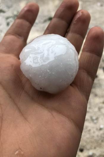 Bilecik’Te Ceviz Büyüklüğünde Dolu Yağdı
