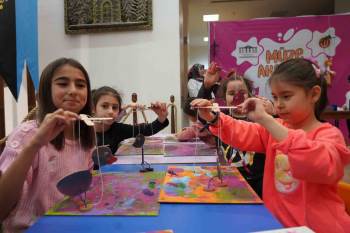 Bilecik’Te Çocuklar Yarıyıl Tatilinde Kukla Yaparak Eğlendi
