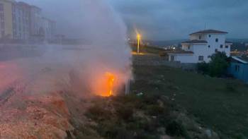 Bilecik’Te Devrilen Kamyonet Alev Aldı
