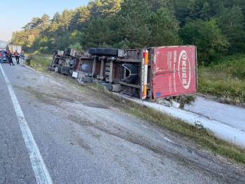 Bilecik’Te Devrilen Tırın Sürücüsü Yaralandı
