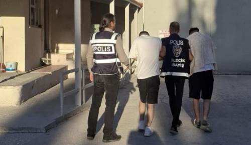 Bilecik'te durdurulan araçtan servet çıktı, dolandırıcılar yakayı ele verdi