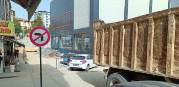 Bilecik’Te Duyarsız Sürücüler Trafiğin Aksamasına Neden Oluyor
