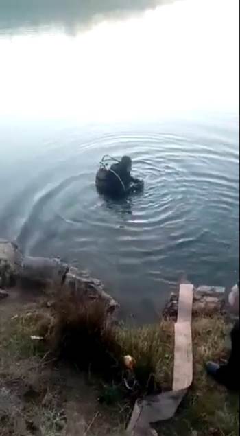 Bilecik’Te El Freni Çekilmeyen Araç Gölete Uçtu
