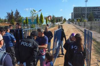 Bilecik’Te Erkekler Maça Damsız Alınmadı!
