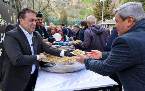 Bilecik’te geleneksel şifalı pilav etkinliği yoğun ilgi gördü