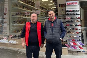 Bilecik’Te Hayırsever Esnaftan Çocuklara Bayram Ayakkabısı
