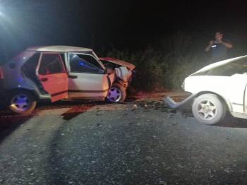 Bilecik’Te İki Otomobil Kafa Kafaya Çarpıştı: 1 Yaralı
