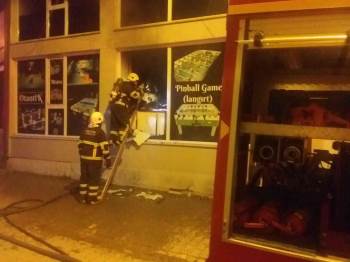 Bilecik’Te İtfaiye Ekipleri Bir İşyerinde Çıkan Yangına Anında Müdahale Etti
