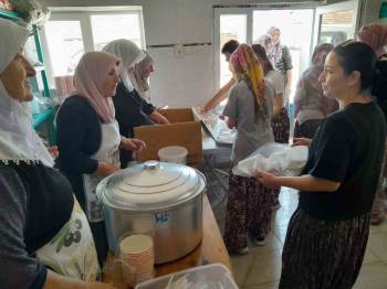 Bilecik’Te Kadınlardan İmece Usulü Aşure
