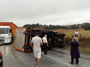 Bilecik’Te Kamyon Devrildi
