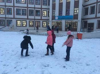 Bilecik’Te Kar Yağışına En Çok Çocuklar Sevindi
