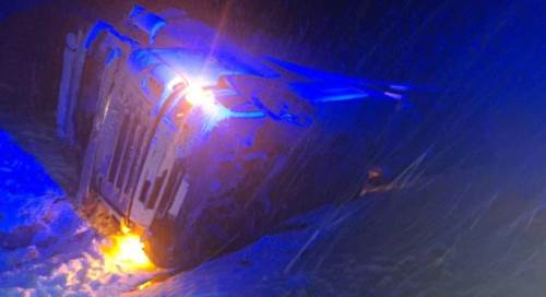 Bilecik’te kar yolu tehlikeli hale getirdi: Tır devrildi