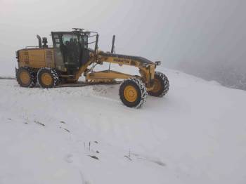 Bilecik’Te Kardan Kapanan Köy Yollarını Açma Çalışmaları Sürüyor
