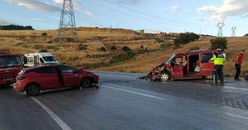 Bilecik’te kaza: İki otomobil kafa kafaya çarpıştı, 4 yaralı