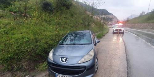 Bilecik'te kontrolden çıkan otomobil kanala uçtu