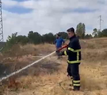 Bilecik'te korku dolu anlar: Trafoda çıkan yangın otluk alana sıçradı!