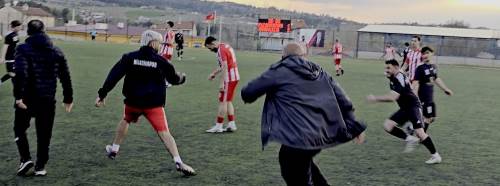 Bilecik’te maç sonrası ortalık karıştı: Futbolcular birbirine girdi!