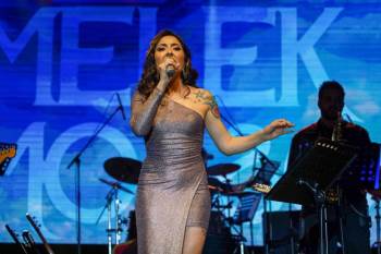 Bilecik’Te Melek Mosso Konserinde İzdiham Oldu
