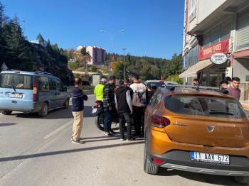 Bilecik’Te Motosiklet Yayaya Çarptı: 2 Yaralı
