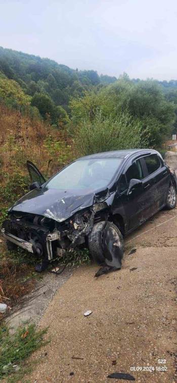 Bilecik’Te Otomobil Su Kanalına Devrildi: 2 Yaralı
