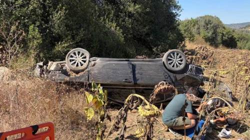 Bilecik’te otomobil tarlaya savruldu! 69 yaşındaki yolcu yaralandı