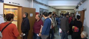 Bilecik’Te Seçmenler Sandık Başlarında Uzun Kuyruklar Oluşturdu
