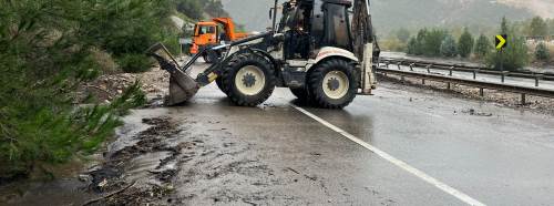 Bilecik'te sel sonrası karayolu ulaşıma kapandı
