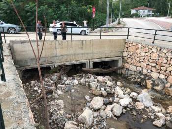 Bilecik’Te Selin Ardından Temizlenmeyen Dalakdere Vatandaşları Tedirgin Ediyor
