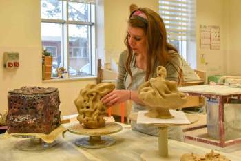 Bilecik’Te Seramik Ve Cam Sihirli Ellerde Şekil Buluyor
