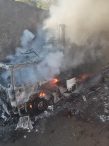 Bilecik’Te Seyir Halindeki Tır Alev Alev Yandı
