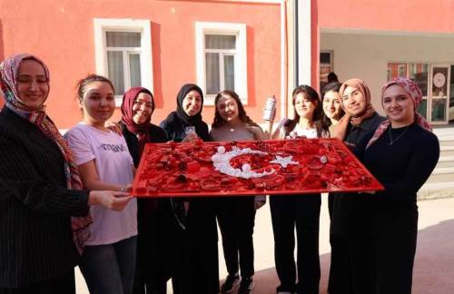 Bilecik’te sıfır atık etkinliğinde Türk Bayrağı oluşturuldu