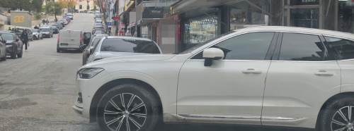 Bilecik’te sorumsuz sürücü parkı yayaları mağdur etti!