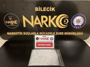 Bilecik’Te Şüpheli Şahsın Üzerinde 250 Gram Uyuşturucu Madde Ele Geçirildi
