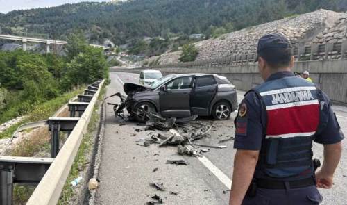Bilecik’te tır ile otomobil çarpıştı: 2 kişi yaralandı