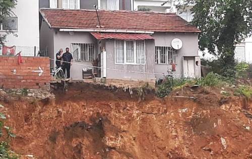 Bilecik’te toprak kayması alarmı: Ev tahliye edildi