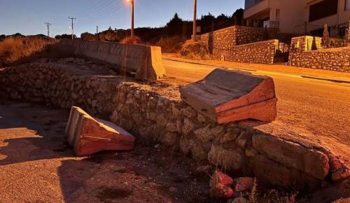 Bilecik’te trafik kazası: Sürücü beton bariyere çarptı