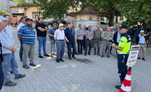 Bilecik’te traktör sürücülerine ROPS ve reflektör eğitimi