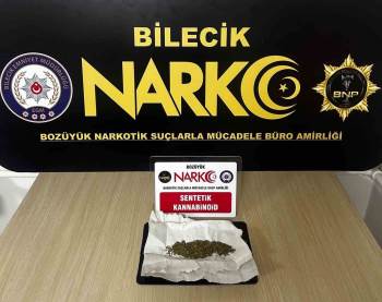 Bilecik’Te Yakalanan Şüphelinin Üzerinde Uyuşturucu Madde Ele Geçirildi
