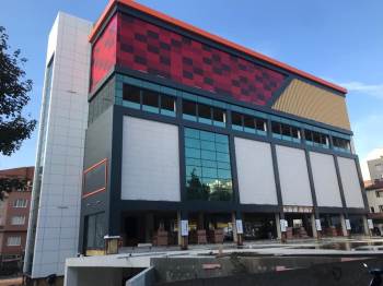 Bilecik’Te Yapımı Yılan Hikayesine Dönen Avm Yarın Satışa Çıkıyor
