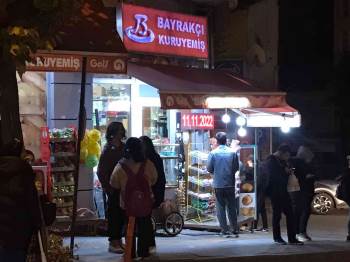 Bilecik’Te Yayalar Kaldırım Üstü Konulan Malzemelerden Şikâyetçi
